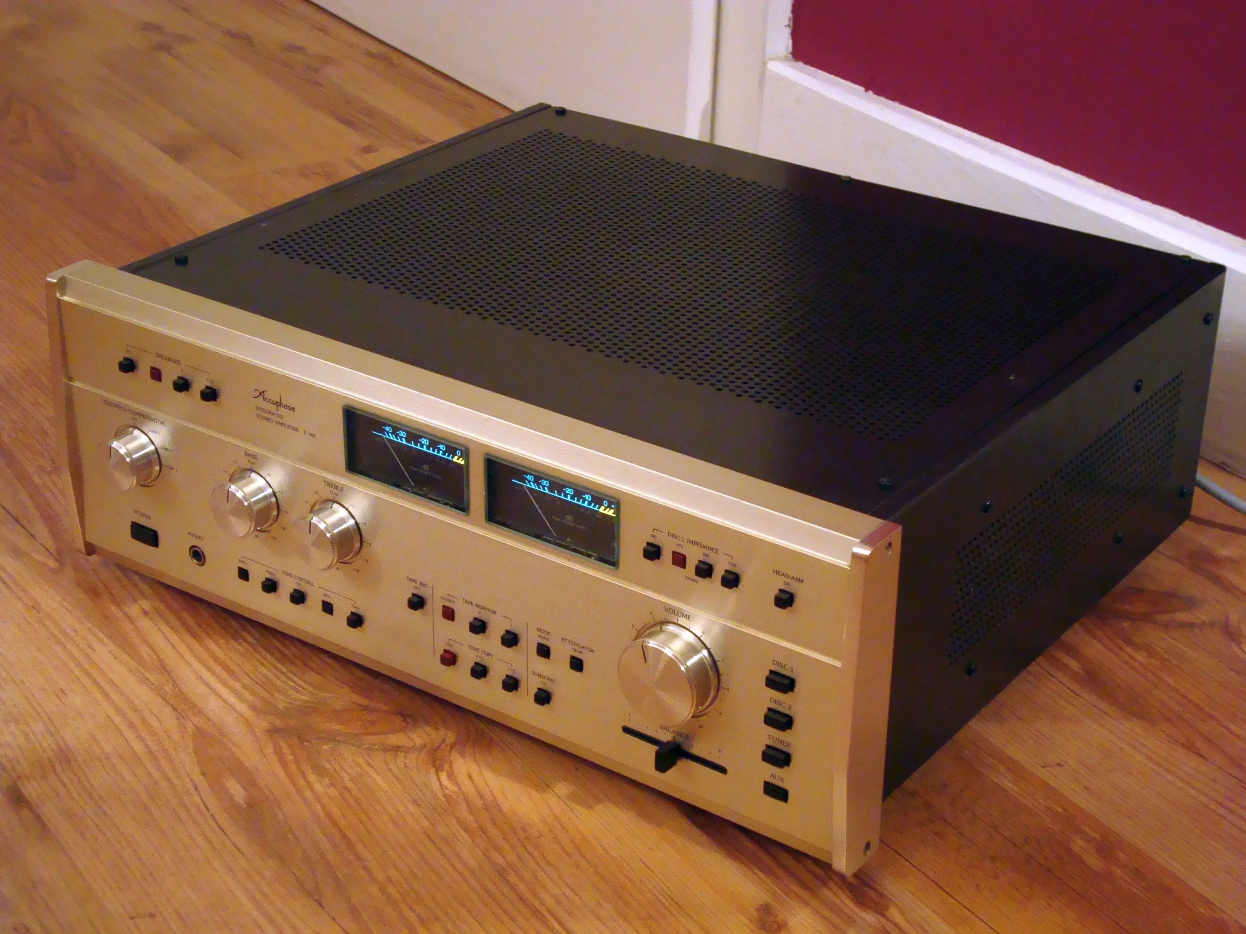Accuphase E303